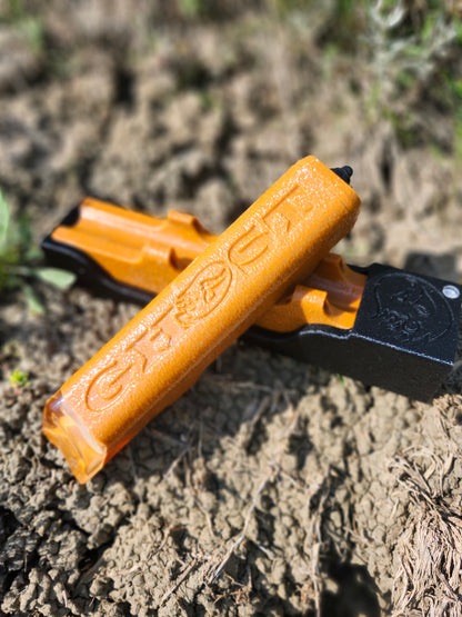 Snap-fit Flashlight fits 3/4" aluminum lance